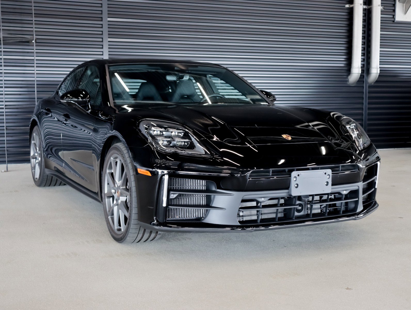 Certified 2025 Porsche Panamera image 8