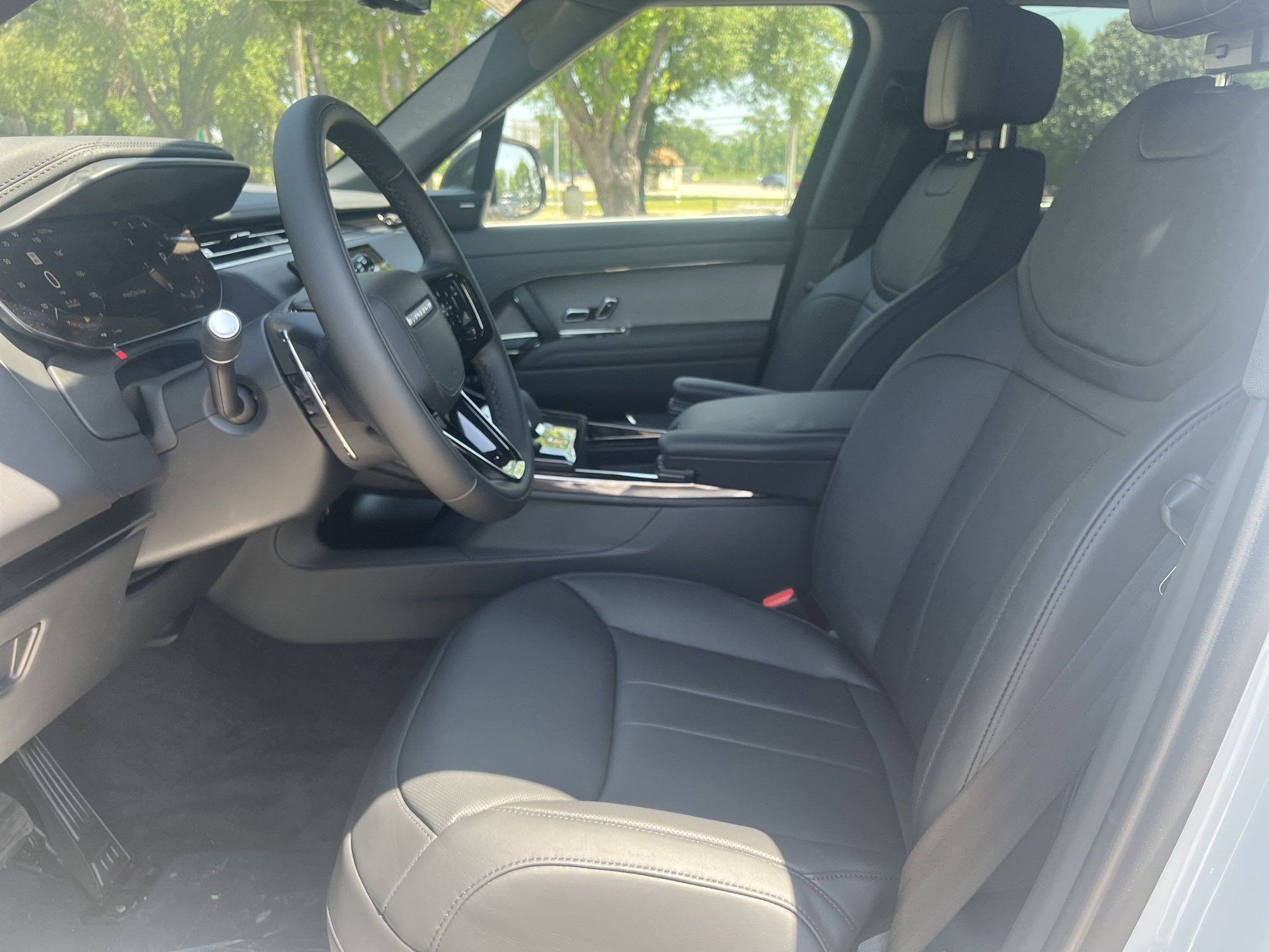 Used 2025 Land Rover Range Rover Sport Dynamic SE image 4