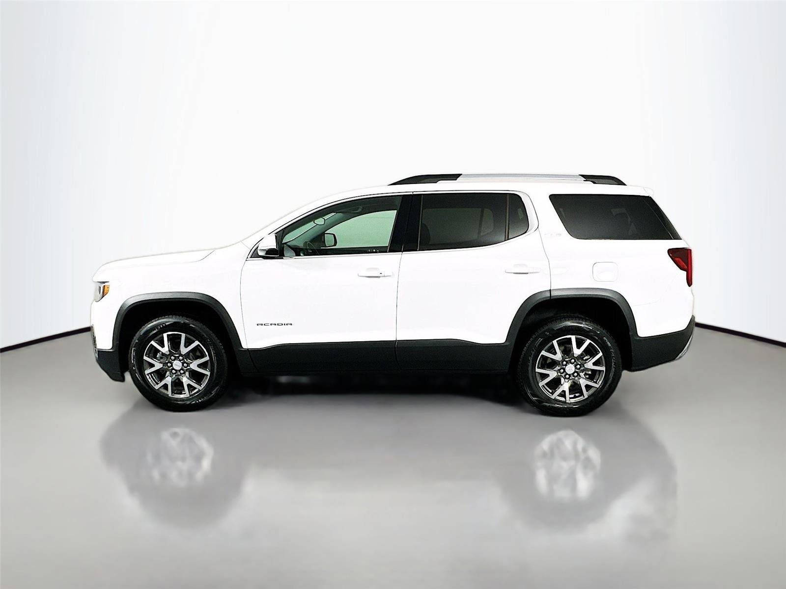 Used 2023 GMC Acadia SLE w/ Driver Convenience Package image 8