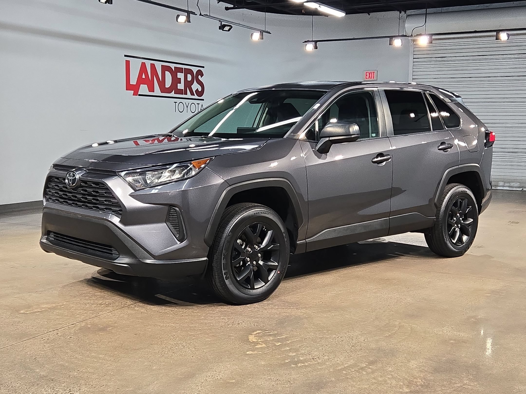 Used 2022 Toyota RAV4 LE FWD image 3