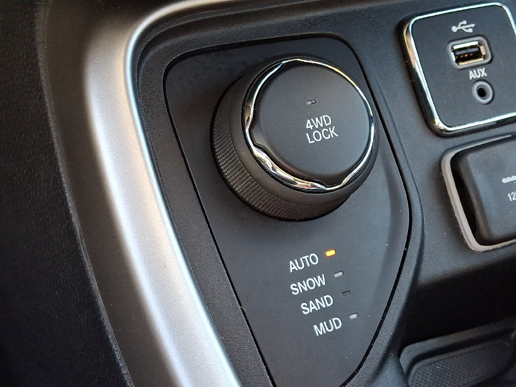 Used 2018 Jeep Compass Latitude AWD/4WD image 23