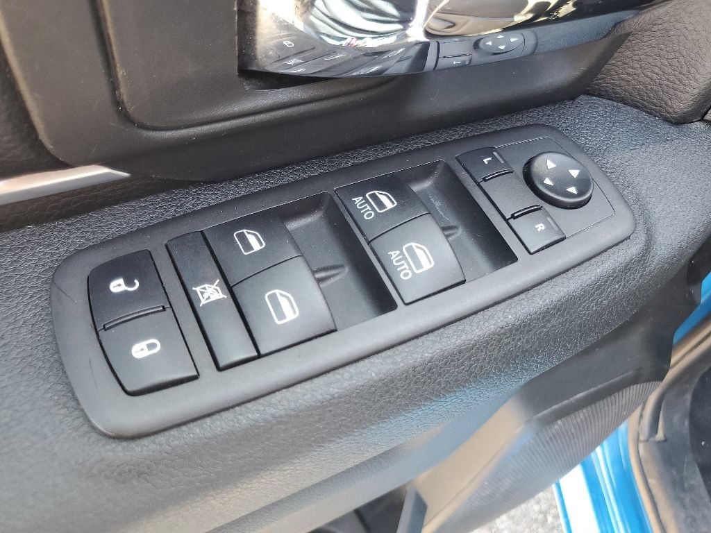 Used 2024 RAM 1500 Warlock AWD/4WD image 9