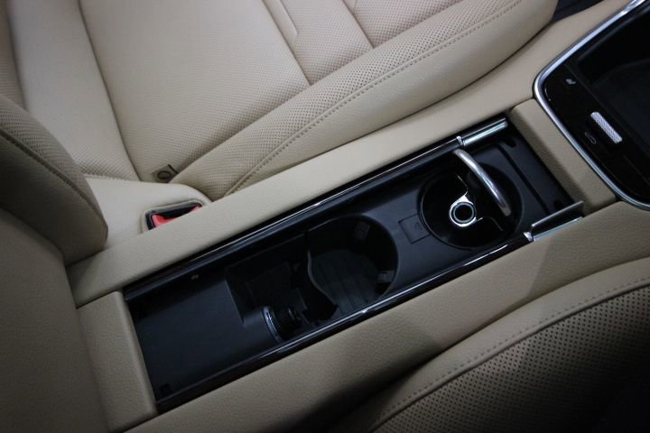 Used 2018 Porsche Panamera 4S image 32