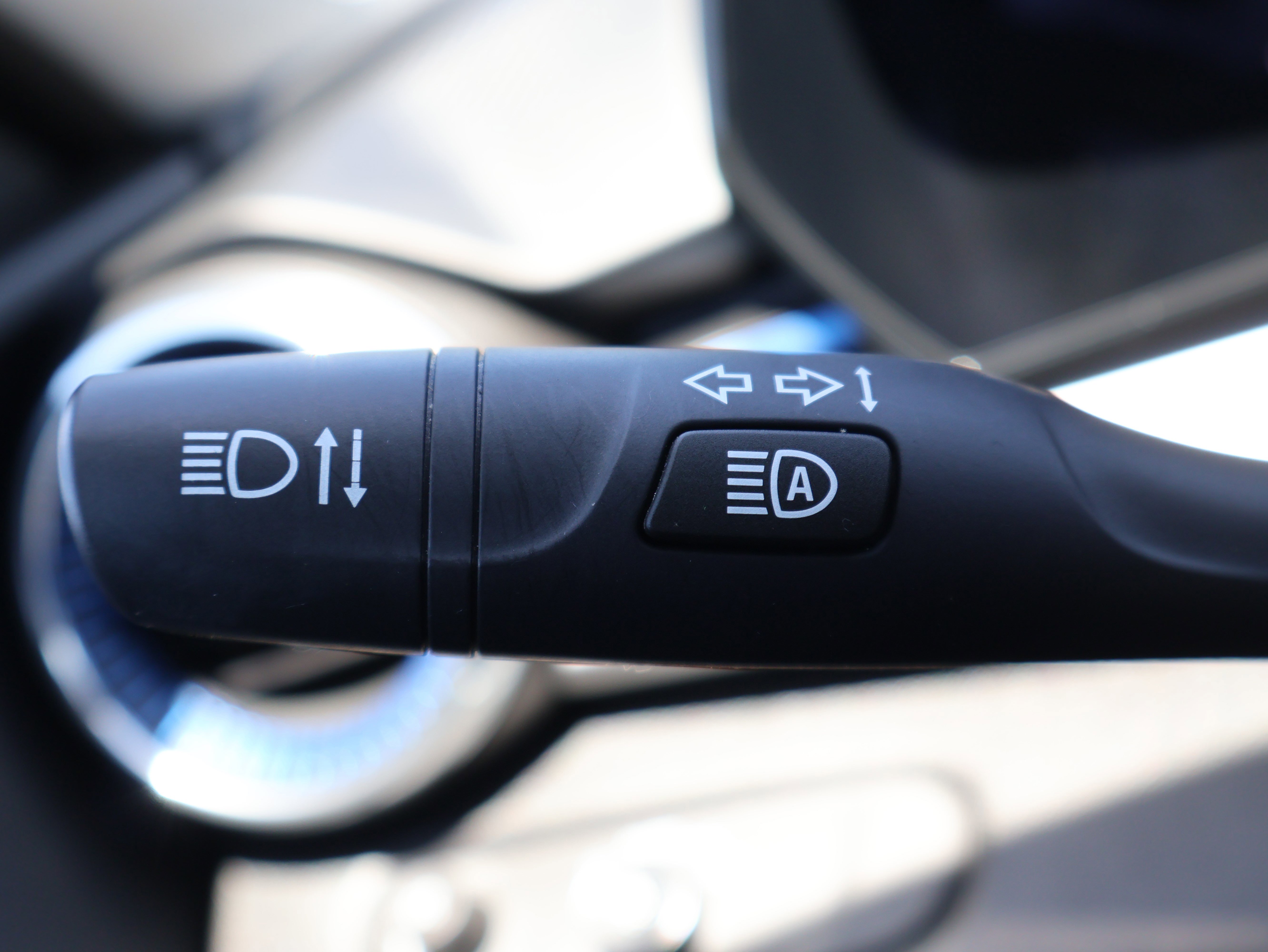 Used 2025 Chevrolet Trax LT w/ LT Convenience Package FWD image 35