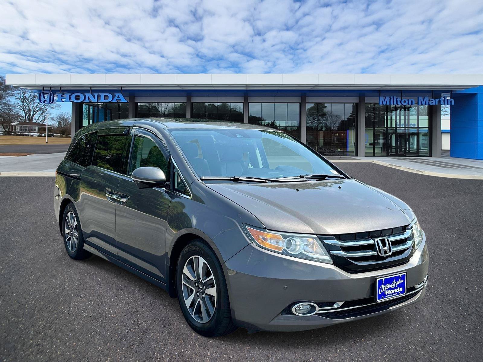 Used 2016 Honda Odyssey Touring image 1