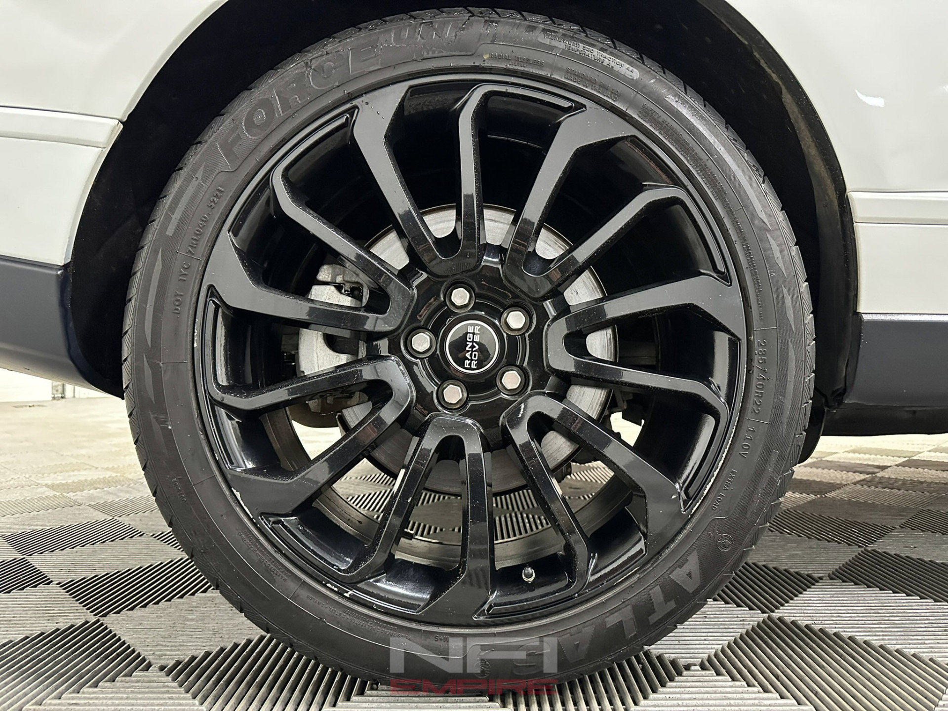 Used 2018 Land Rover Range Rover Supercharged AWD/4WD image 18