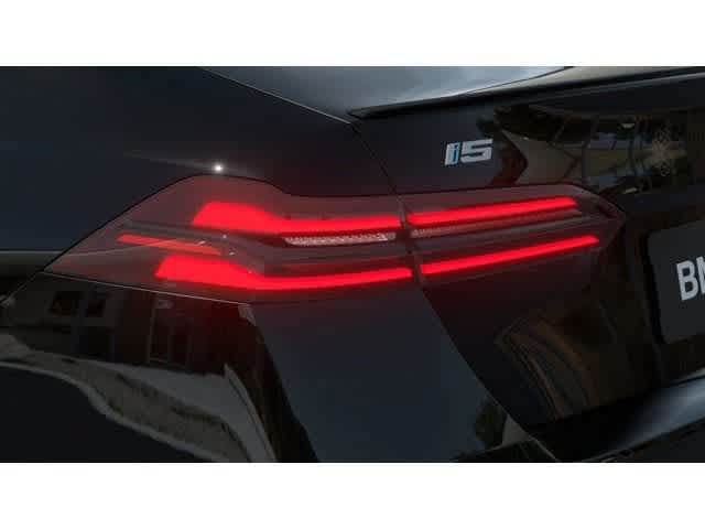 New 2027 BMW i5 xDrive40 w/ M Sport Package AWD/4WD image 8