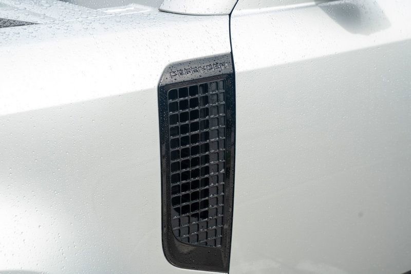 Used 2023 Land Rover Defender 130 SE AWD/4WD image 10