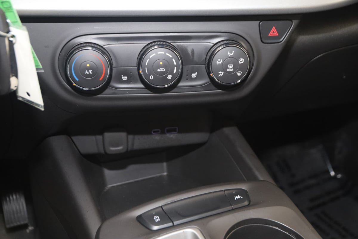 Used 2024 Chevrolet Trax RS FWD image 26