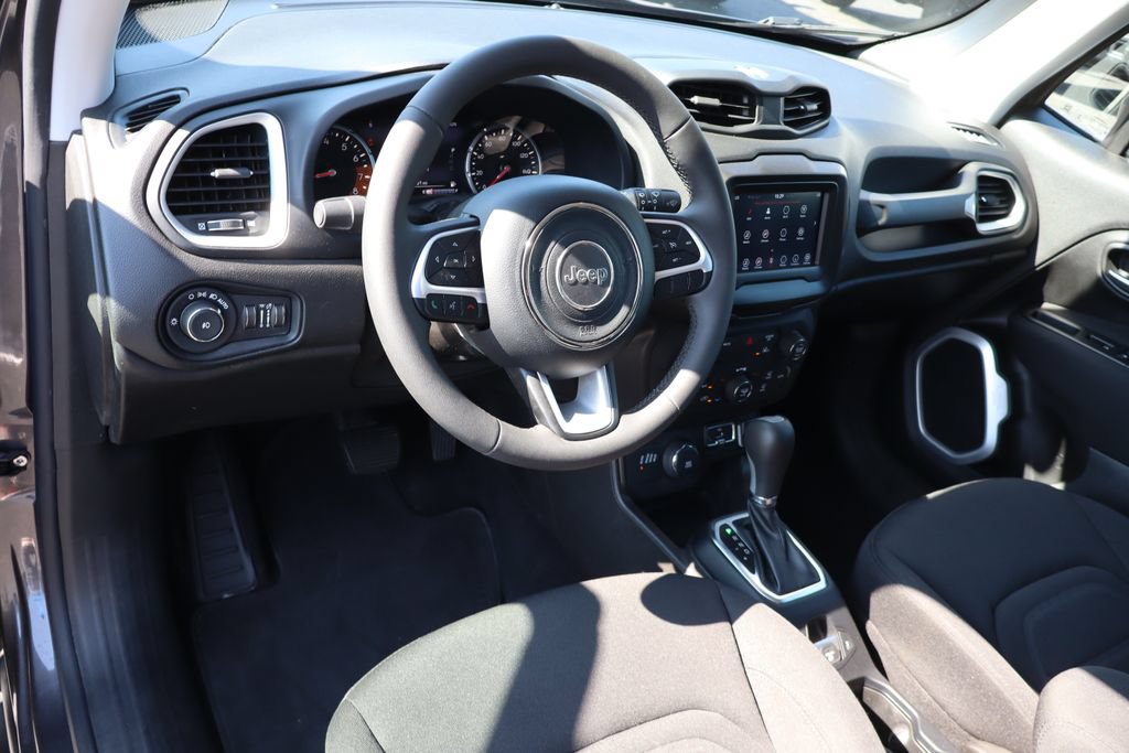 Used 2021 Jeep Renegade Latitude AWD/4WD image 5