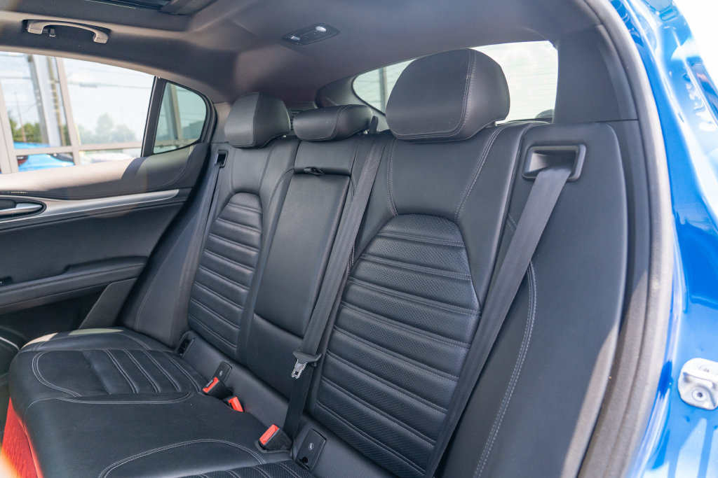 Used 2022 Alfa Romeo Stelvio Veloce AWD/4WD image 18