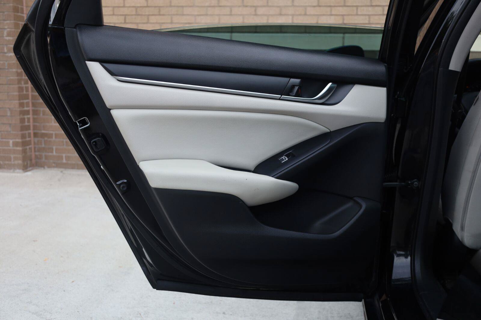 Used 2018 Honda Accord LX image 19