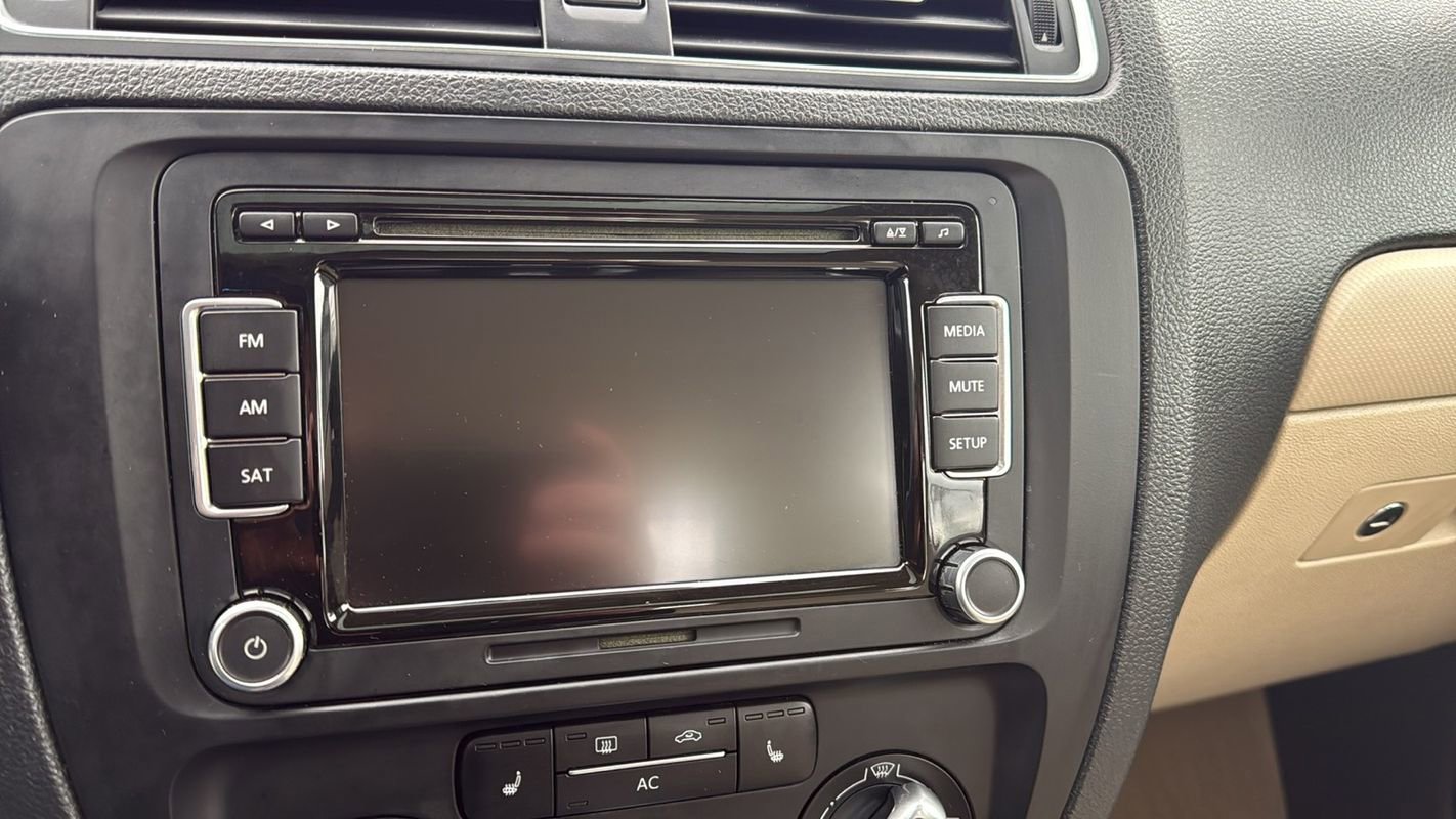 Used 2011 Volkswagen Jetta SE image 24