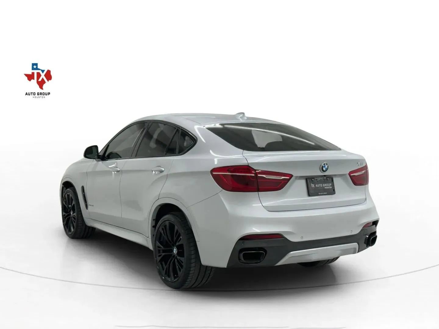 Used 2019 BMW X6 xDrive50i w/ M Sport Package image 4