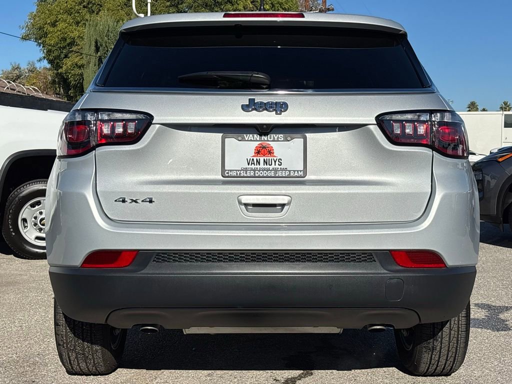 Used 2025 Jeep Compass Sport image 5