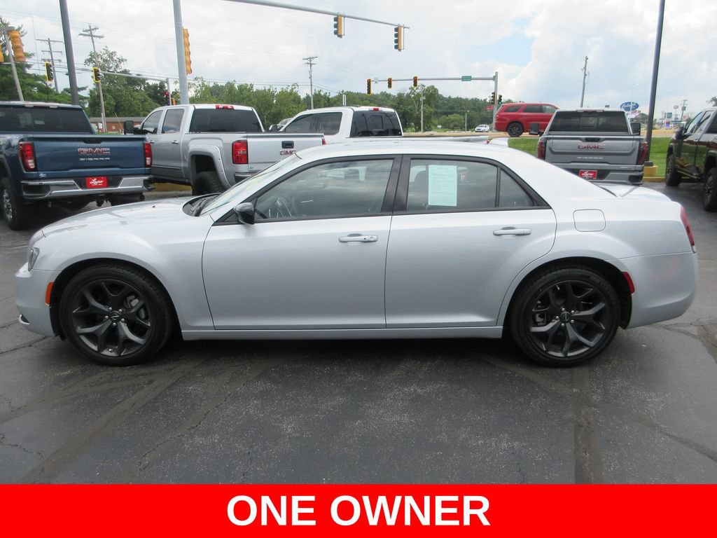 Used 2023 Chrysler 300 Touring w/ Sport Appearance Package RWD image 9