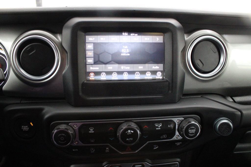 Used 2018 Jeep Wrangler Unlimited Sahara AWD/4WD image 5