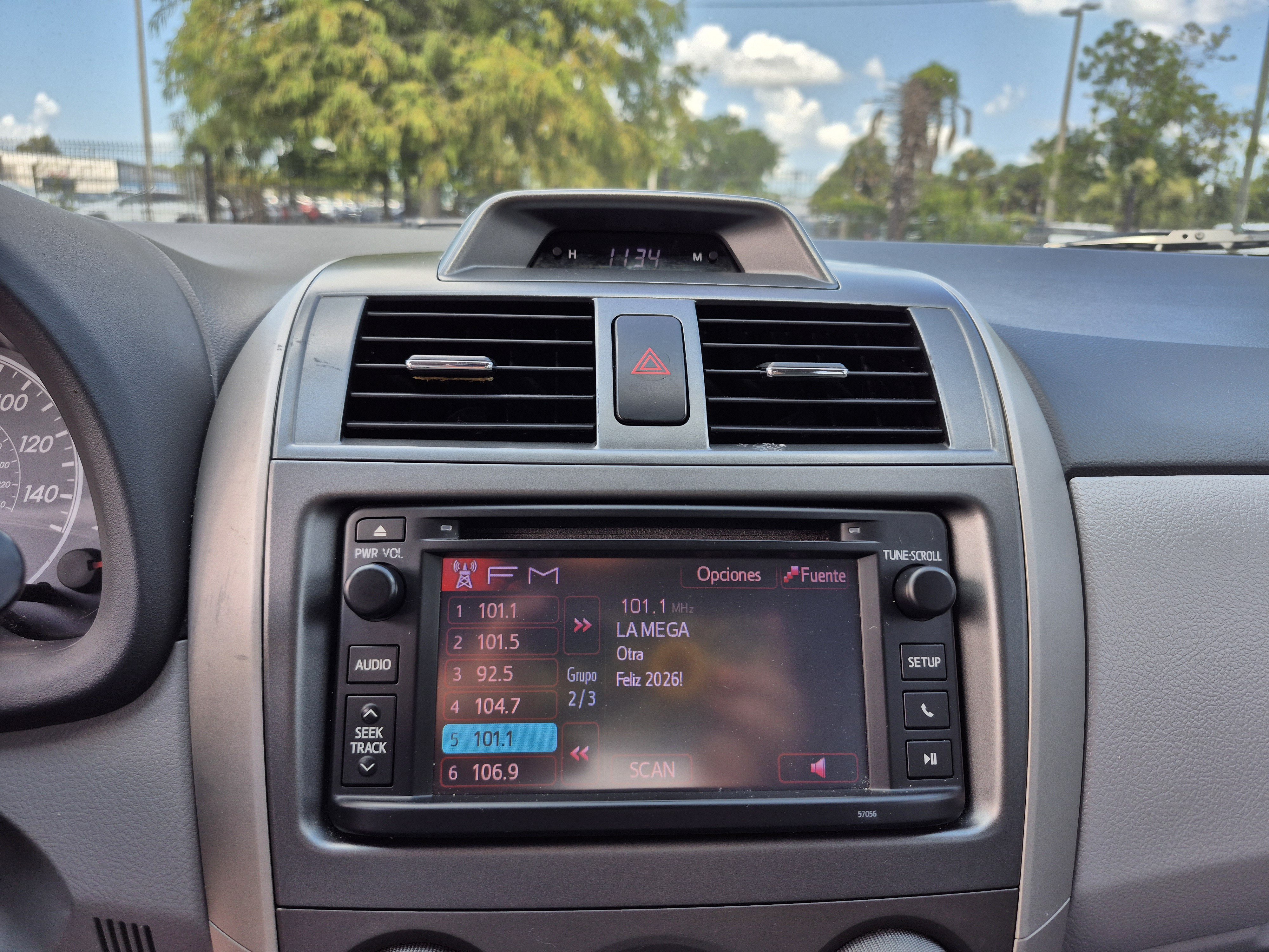 Used 2013 Toyota Corolla LE FWD image 25