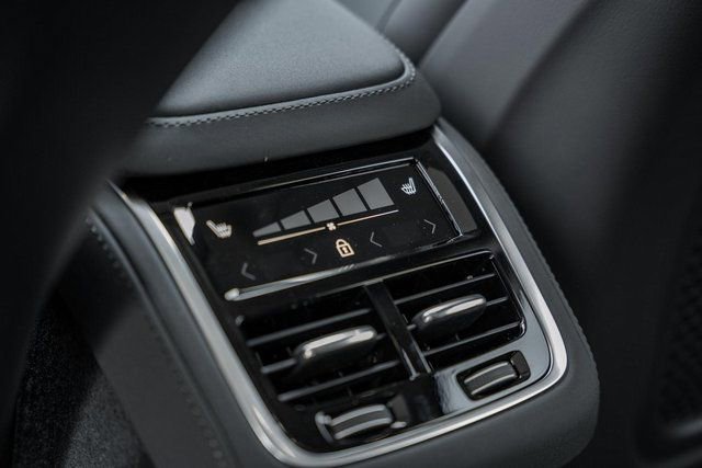 New 2026 Volvo XC90 B6 Plus w/ Protection Package Premier image 33