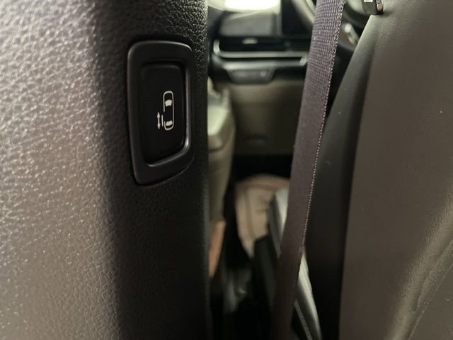 Used 2025 Kia Carnival image 40