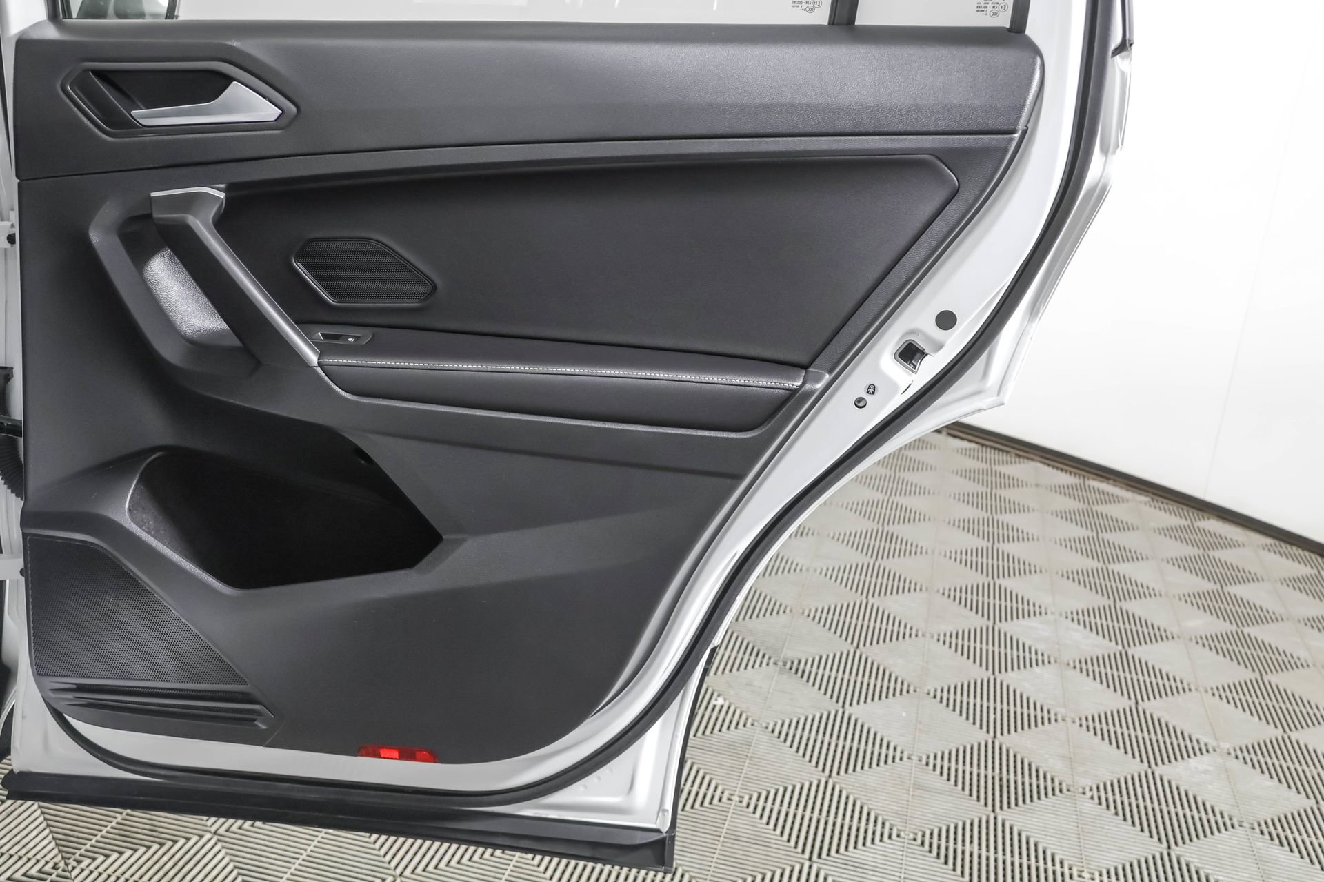 Used 2024 Volkswagen Tiguan S image 41