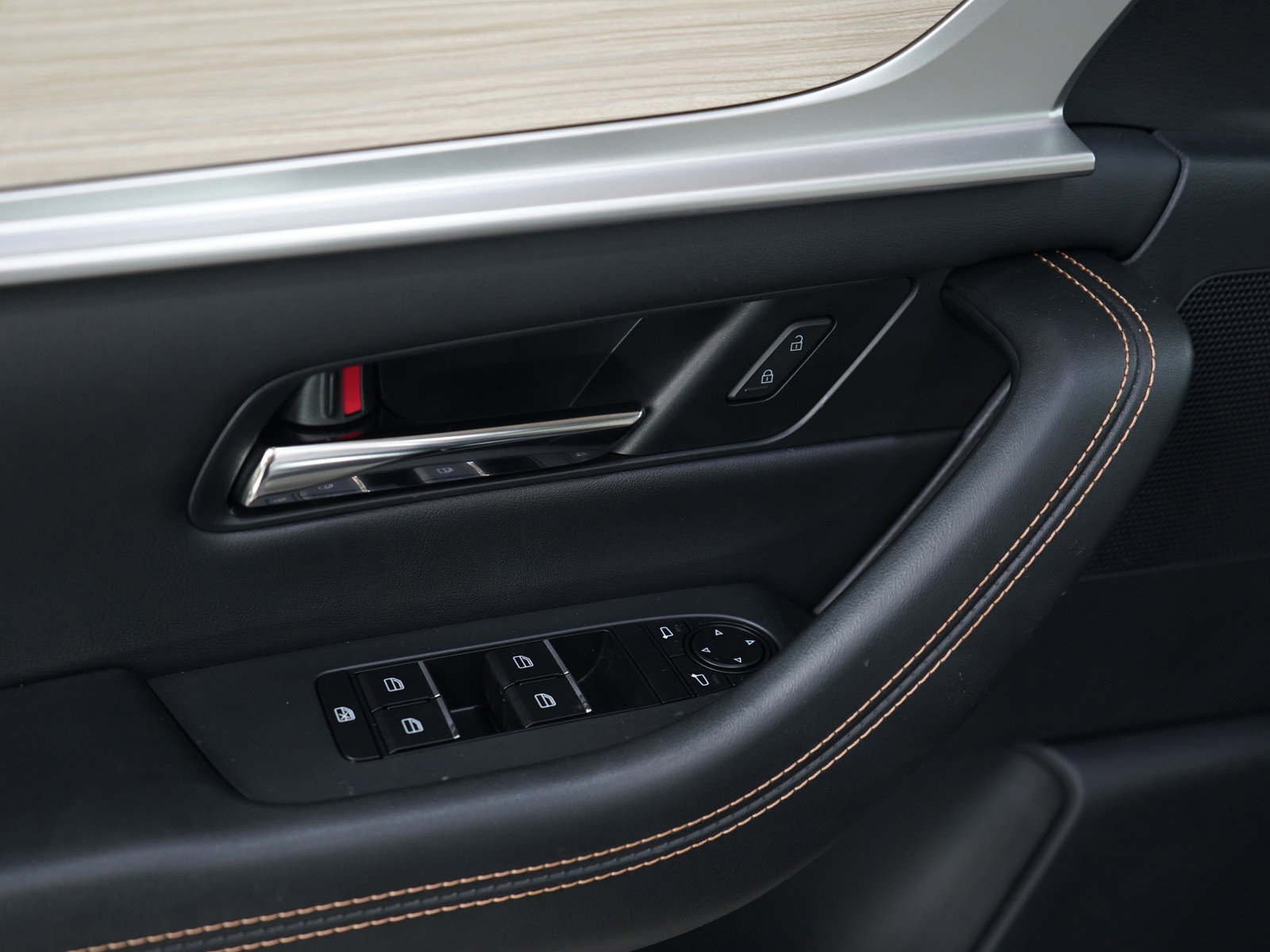 Certified 2025 MAZDA CX-90 Plug-In Hybrid w/Premium Sport image 22