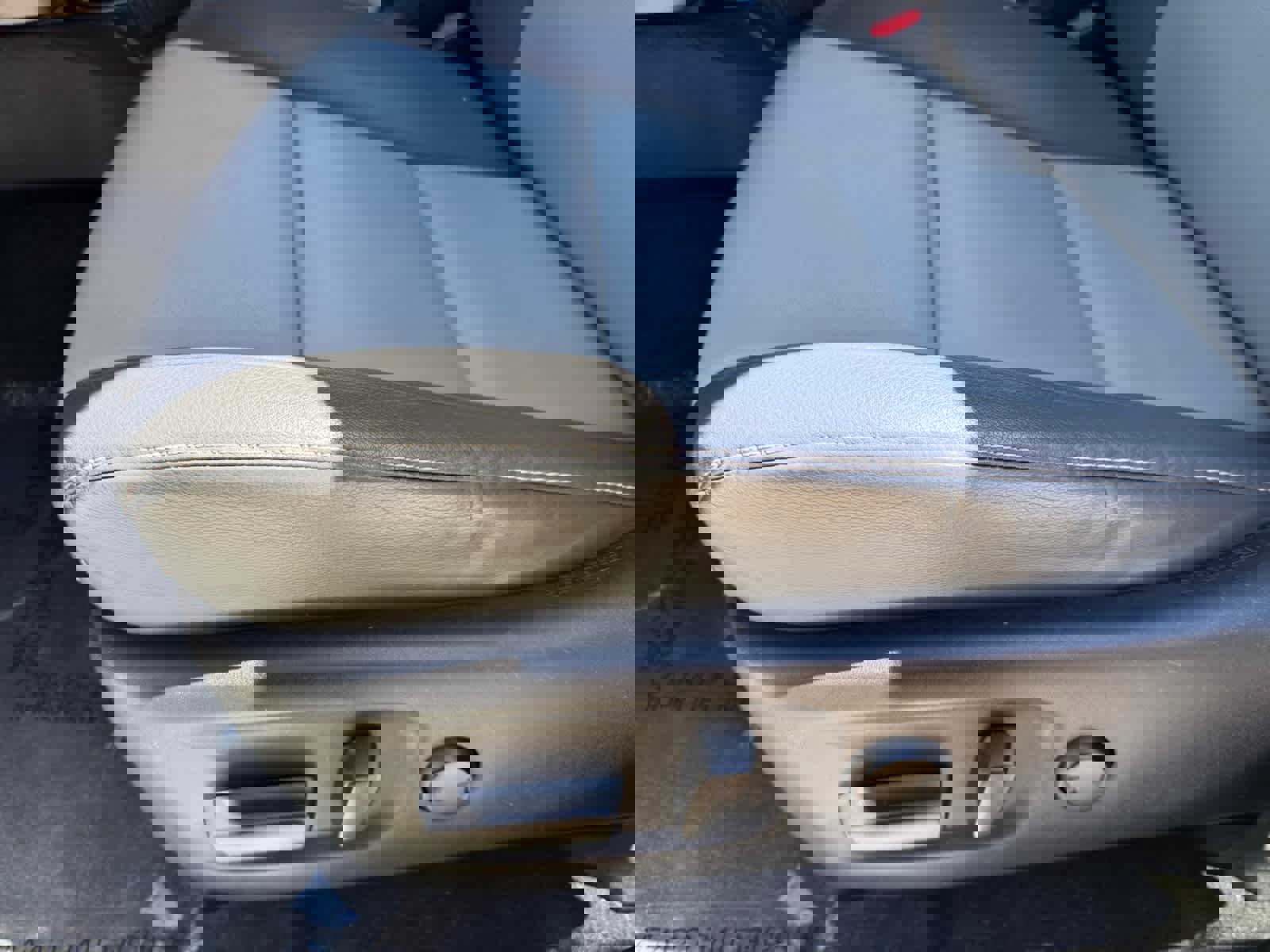 Used 2013 Toyota RAV4 Limited AWD/4WD image 24