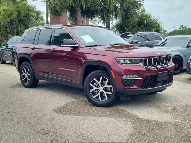Used 2025 Jeep Grand Cherokee Limited AWD/4WD image 35