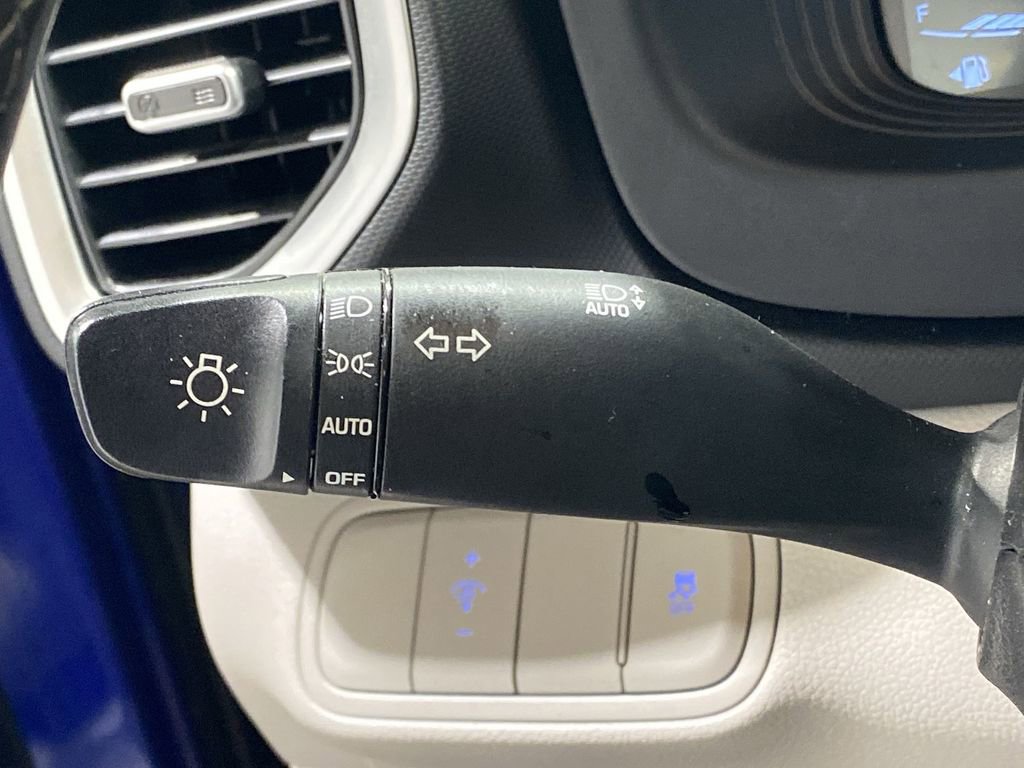 Used 2025 Hyundai Venue SEL image 34