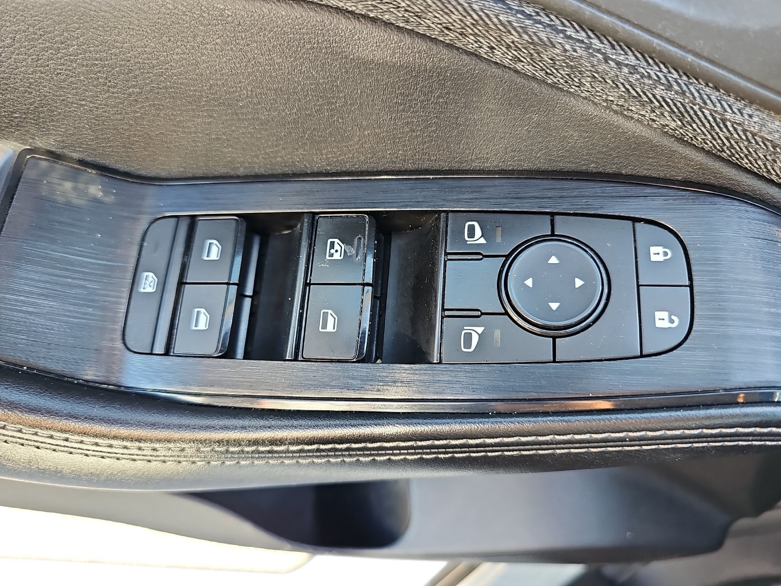 Used 2021 Nissan Rogue SV AWD/4WD image 27