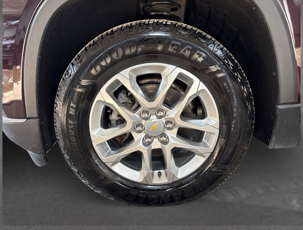 Used 2021 Chevrolet Traverse LT image 12