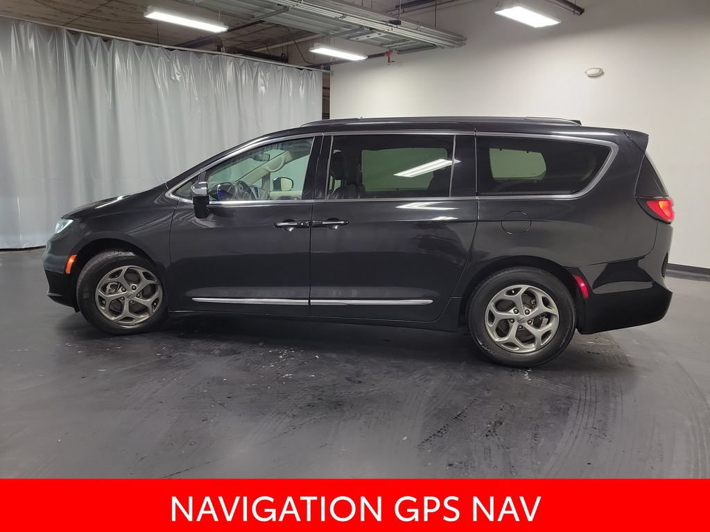 Used 2023 Chrysler Pacifica Limited FWD image 5