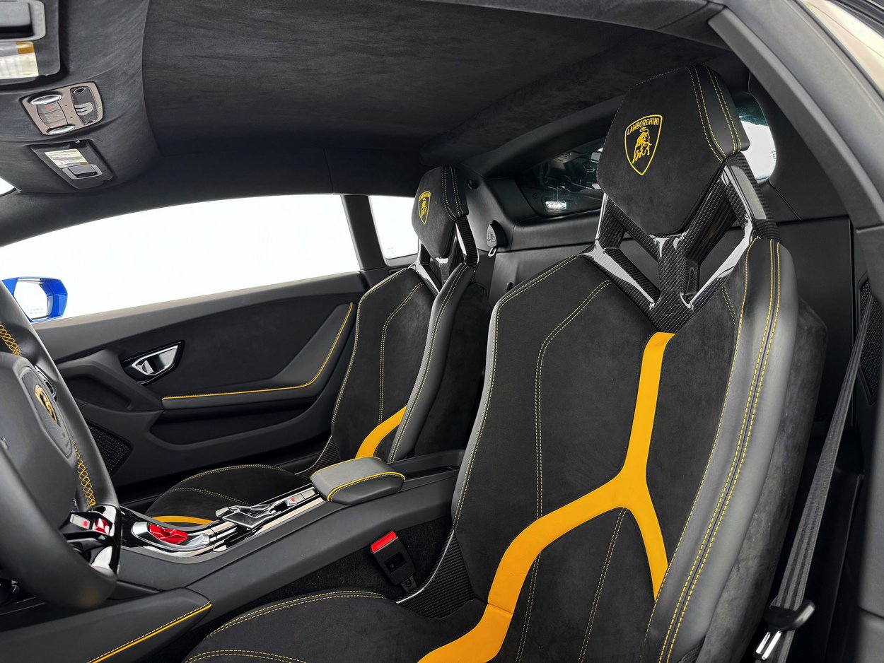 Used 2020 Lamborghini Huracan EVO image 16