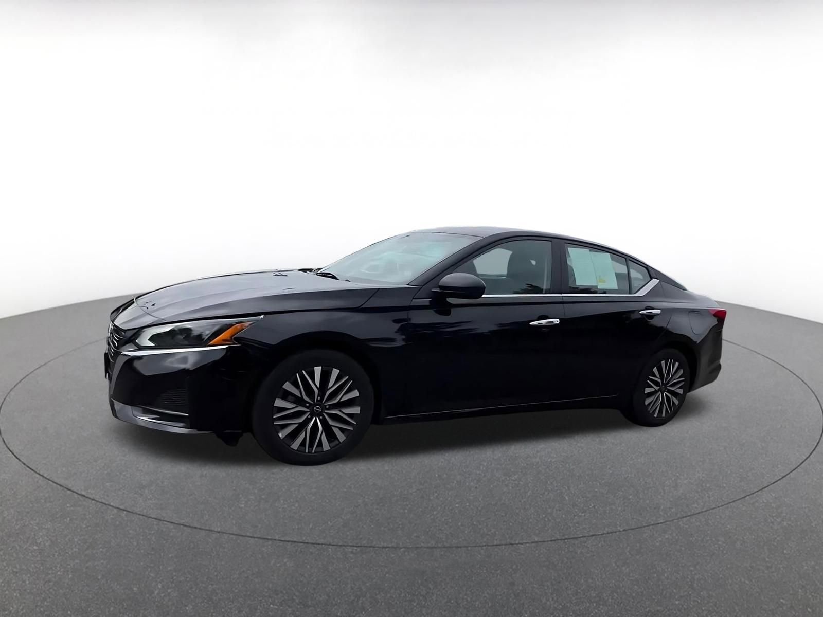 Used 2025 Nissan Altima 2.5 SV FWD image 8