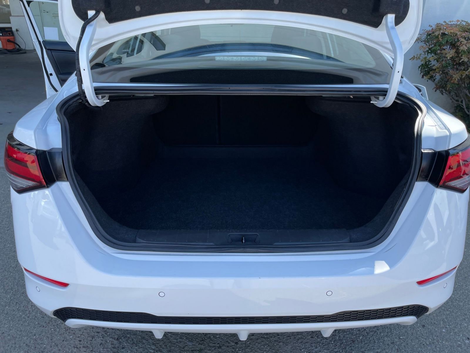 Used 2025 Nissan Sentra SV image 31