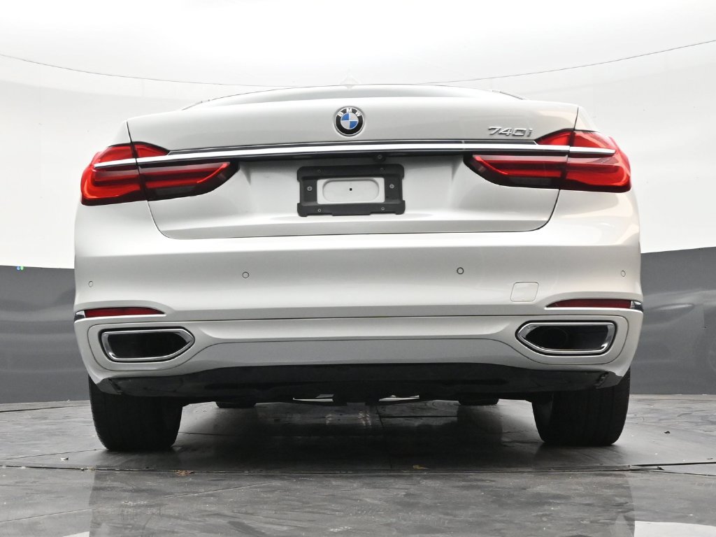 Used 2019 BMW 740i w/ Executive Package RWD image 23