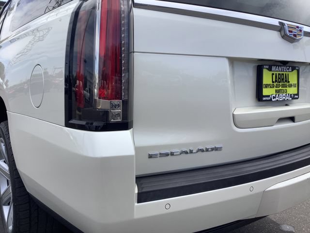 Used 2015 Cadillac Escalade ESV Luxury RWD image 44