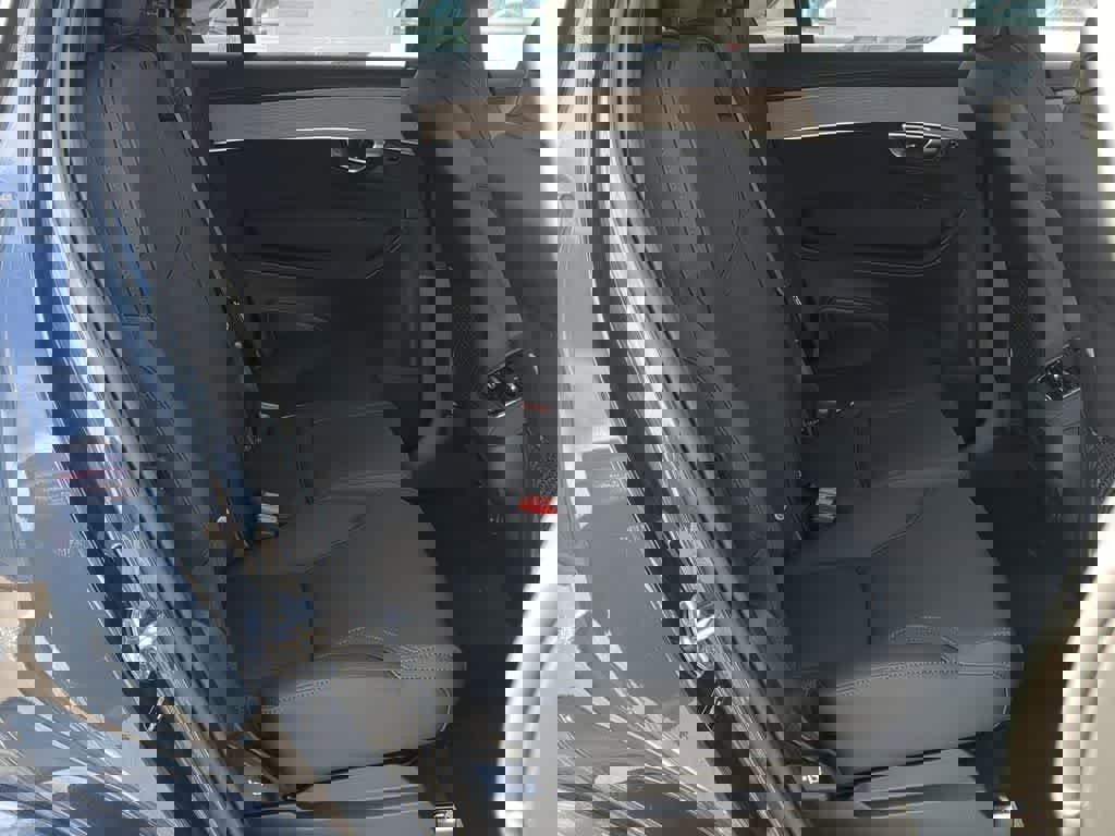 New 2026 Volvo XC90 B5 Plus w/ Protection Package Premier image 19