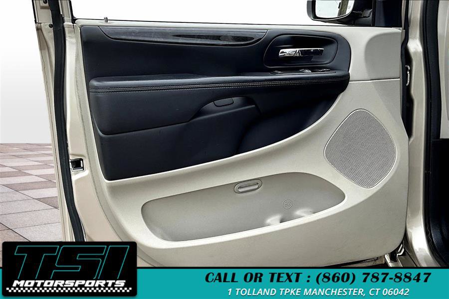Used 2012 Dodge Grand Caravan SE image 23