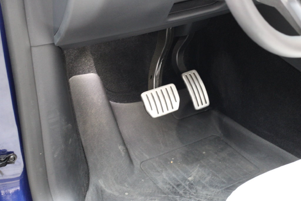 Used 2023 Tesla Model Y Performance AWD/4WD image 9