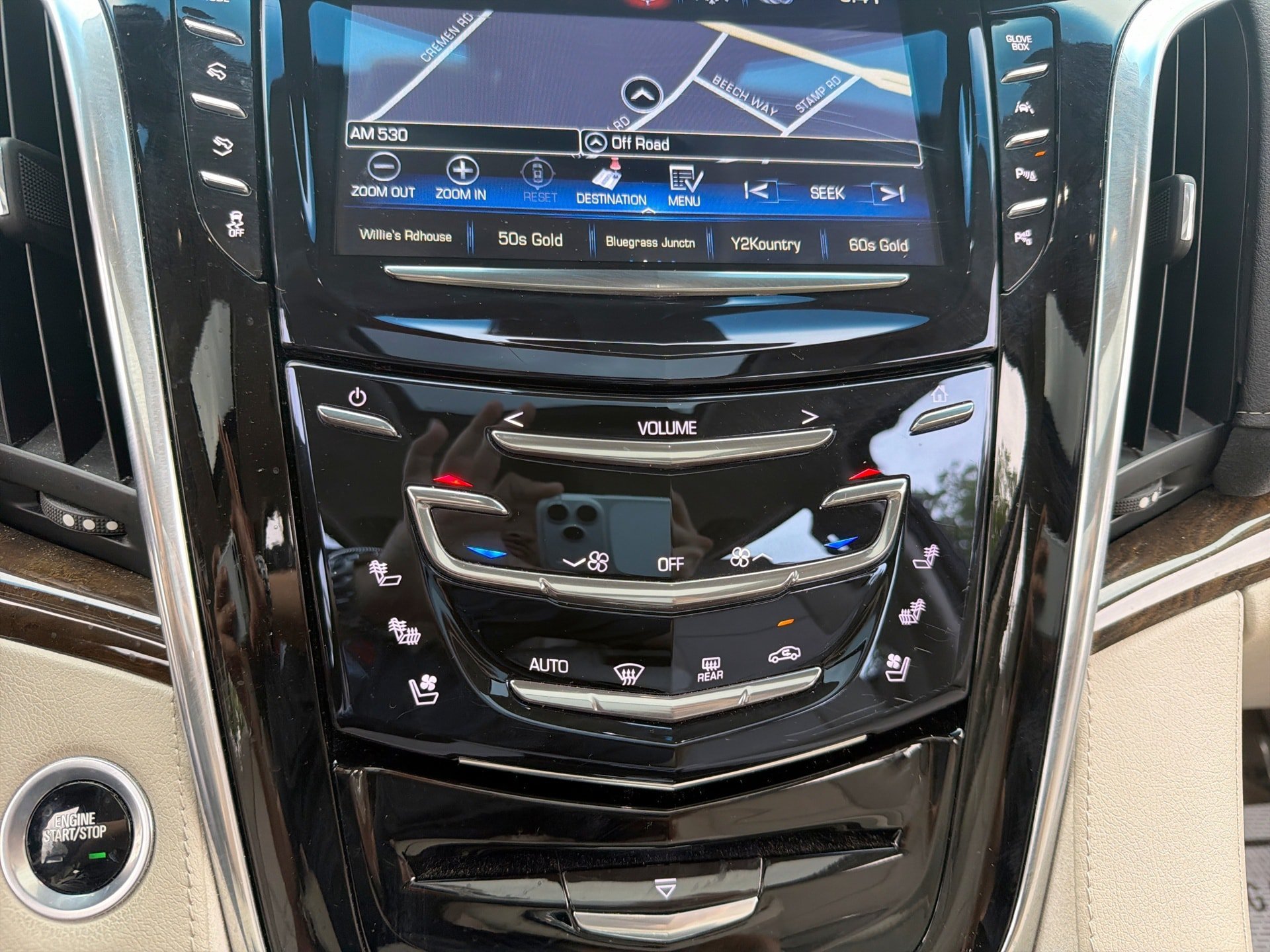 Used 2018 Cadillac Escalade Luxury RWD image 17