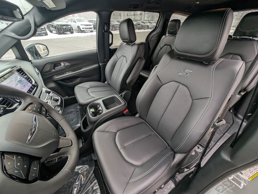 New 2026 Chrysler Pacifica Select w/ S Appearance Package image 13