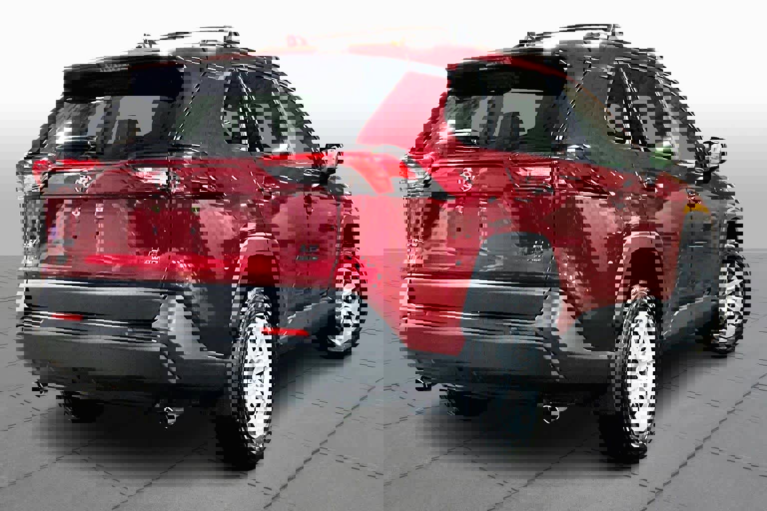 Used 2021 Toyota RAV4 LE image 13