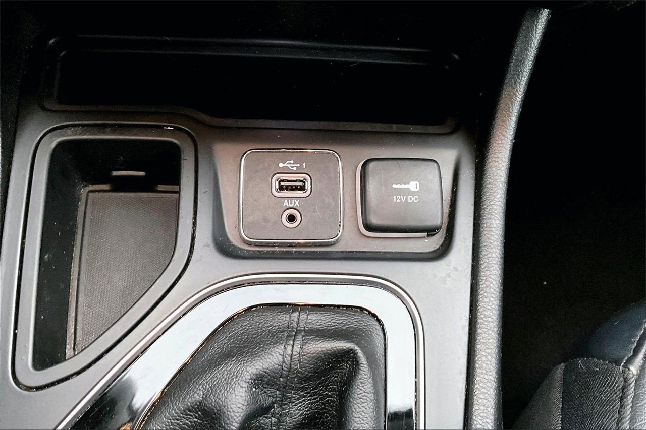 Used 2020 Jeep Cherokee Limited image 15