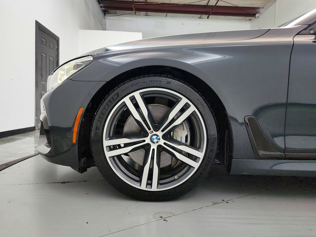 Used 2018 BMW 750i RWD image 33
