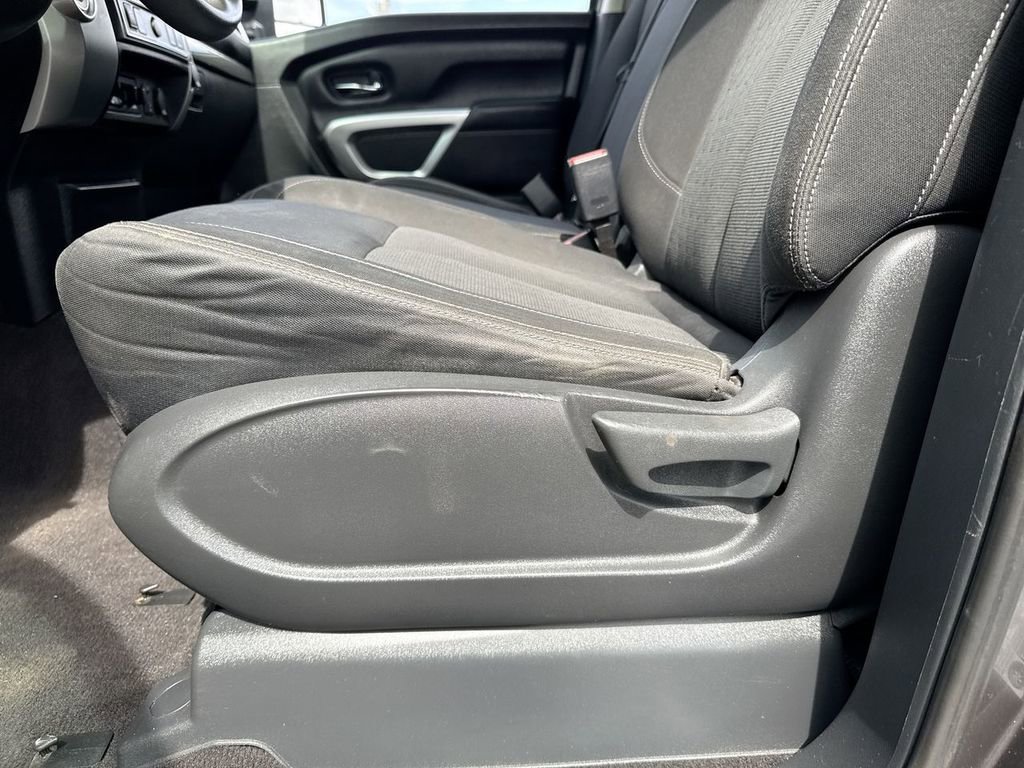 Used 2017 Nissan Titan SV RWD image 12