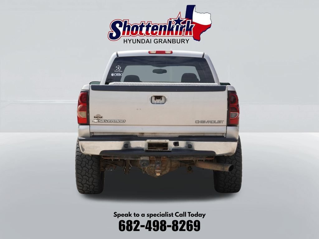 Used 2005 Chevrolet Silverado 2500 LS w/ Heavy-Duty Power Package AWD/4WD image 7