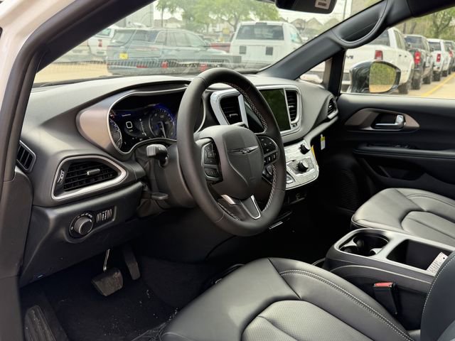 New 2026 Chrysler Voyager LX image 15