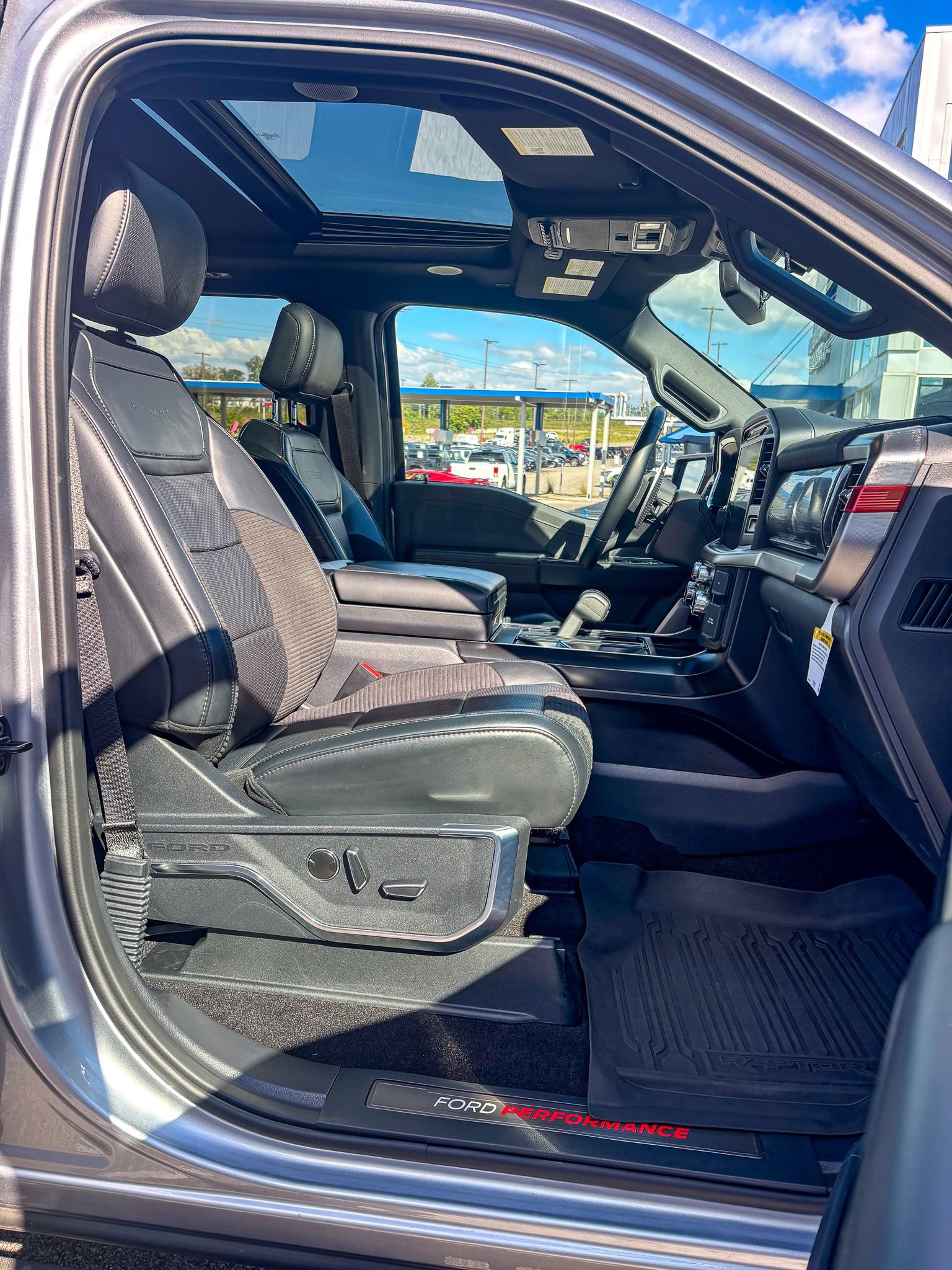 Used 2022 Ford F150 Raptor w/ Equipment Group 801A High image 17