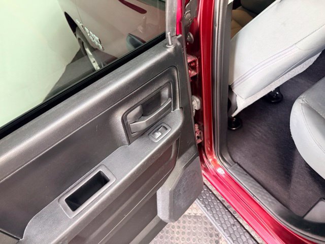 Used 2018 RAM 1500 Express AWD/4WD image 30